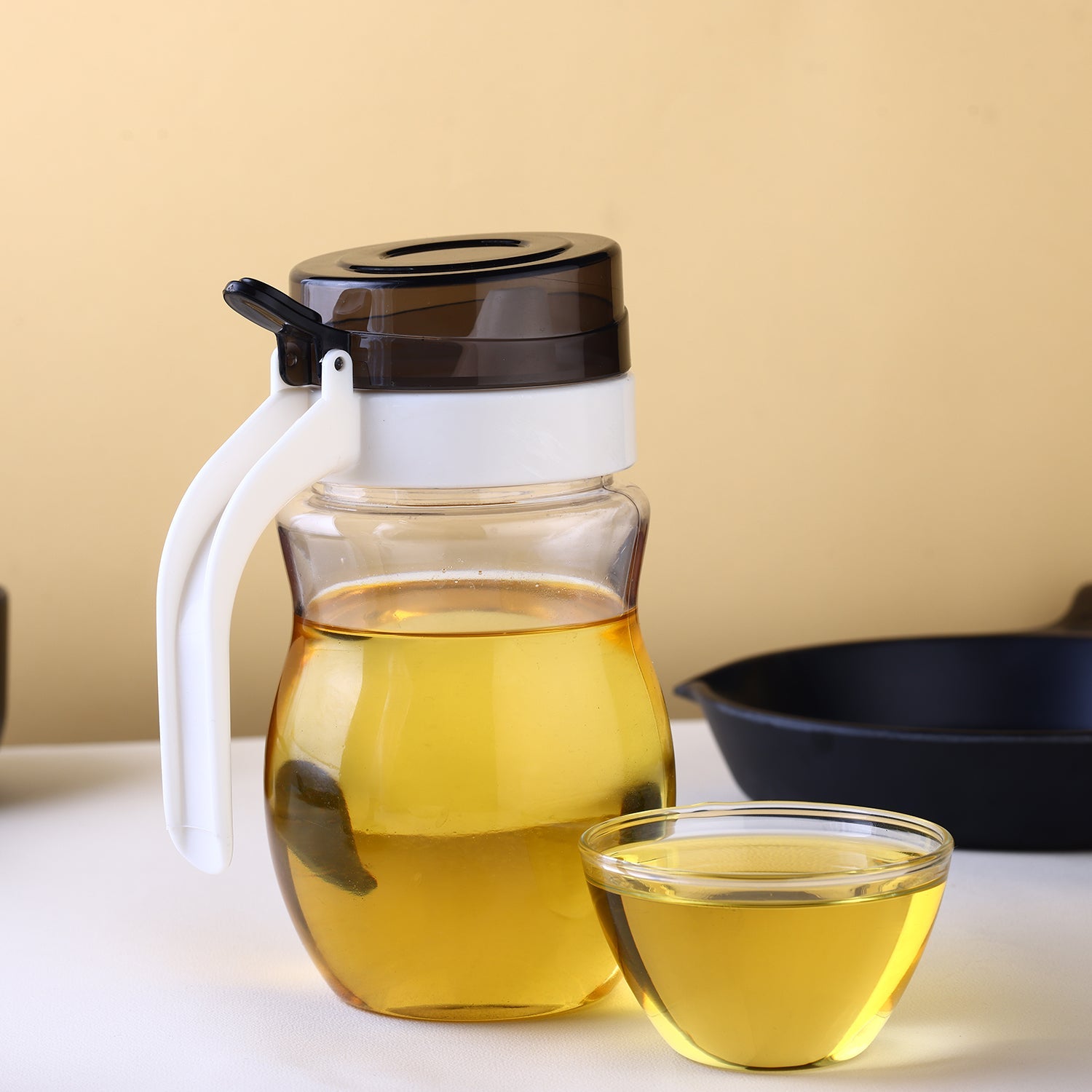 Kitchen oil dispenser sleek design. Kitchen oil dispenser sleek design.
